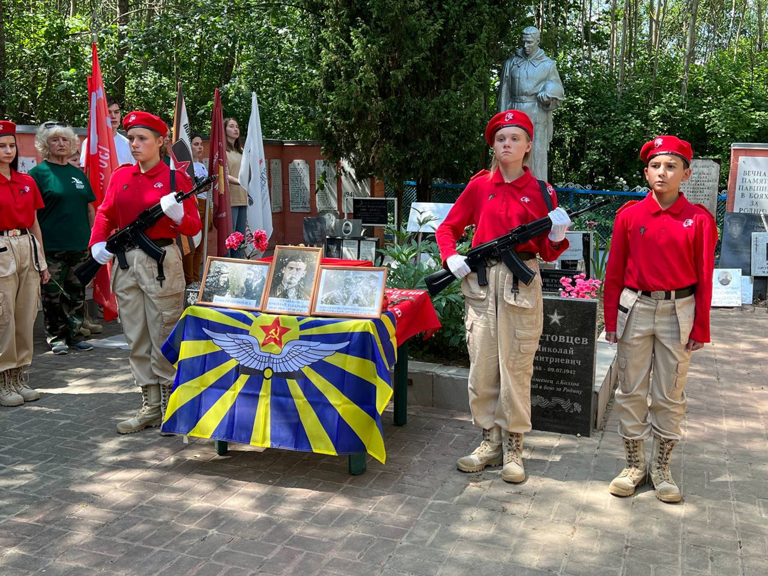 В Колосове прошла церемония захоронения останков.