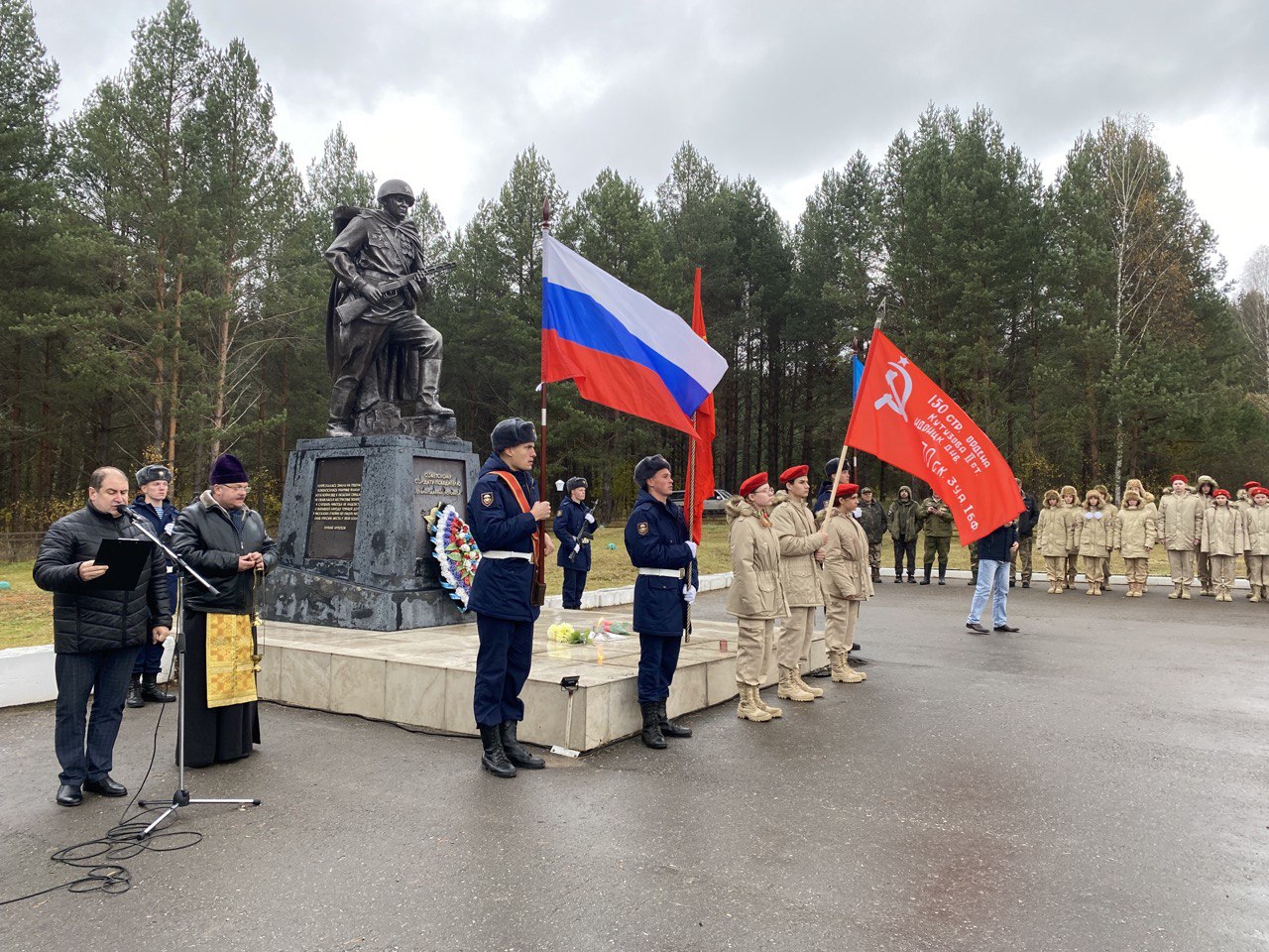 Захоронение солдат в поселке  Милюгановский.